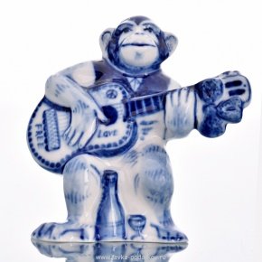 Скульптура "Обезьяна с гитарой" Гжель, фотография 0. Интернет-магазин ЛАВКА ПОДАРКОВ