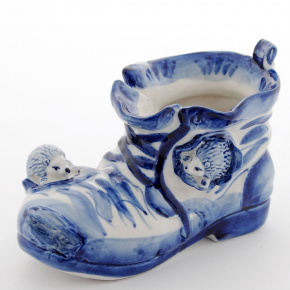 Скульптура "Ботинок с ежиками"  Гжель, фотография 0. Интернет-магазин ЛАВКА ПОДАРКОВ