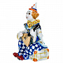Статуэтка "Клоун с балалайкой на чемодане". Гжель в цвете, фотография 2. Интернет-магазин ЛАВКА ПОДАРКОВ