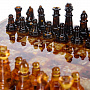Шахматный ларец с инкрустацией и фигурами из янтаря 28х28 см, фотография 2. Интернет-магазин ЛАВКА ПОДАРКОВ