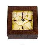Настольные часы из дерева с вставкой из янтаря