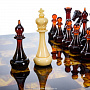 Шахматы с инкрустацией и фигурами из янтаря "Кристалл" 42х42 см, фотография 4. Интернет-магазин ЛАВКА ПОДАРКОВ