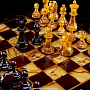 Шахматы в ларце с янтарными фигурами "Янтарный гамбит", фотография 6. Интернет-магазин ЛАВКА ПОДАРКОВ