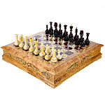 Шахматный ларец из карельской березы с фигурами из янтаря