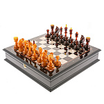 Шахматный деревянный ларец с янтарными фигурами