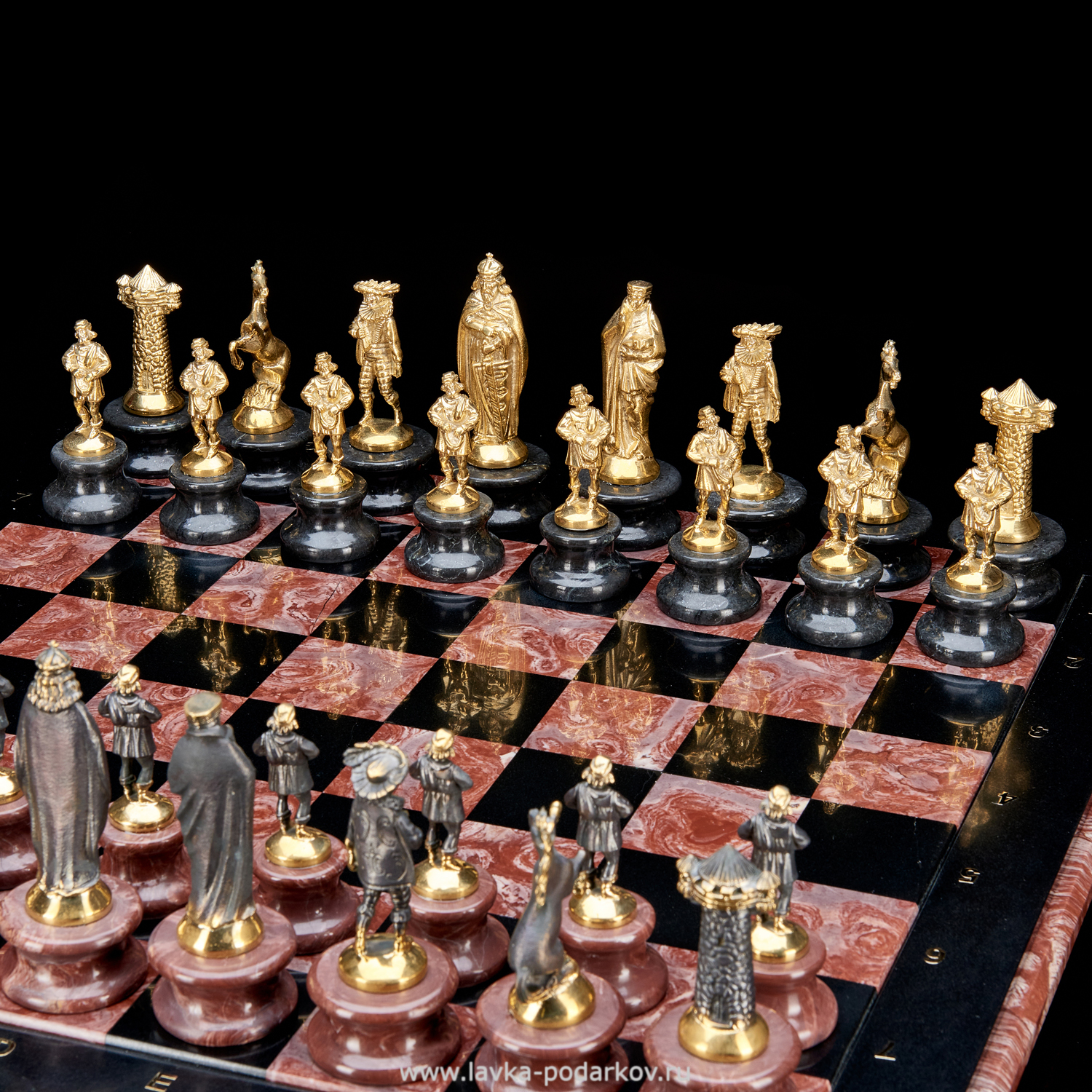 Шахматы из камня. Шахматы из натурального камня. Эксклюзивные шахматные фигуры. Позолоченные шахматы.