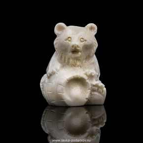 Скульптура из рога лося "Медведь с бочкой", фотография 0. Интернет-магазин ЛАВКА ПОДАРКОВ