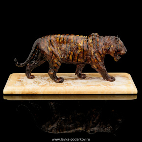 Скульптура из янтаря "Тигр" (в ассортименте), фотография 0. Интернет-магазин ЛАВКА ПОДАРКОВ