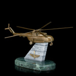 Модель техники "Вертолёт Ми-8" из бронзы на каменном постаменте