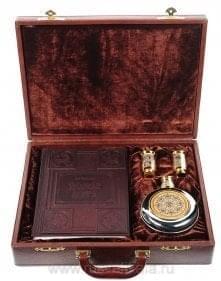 13184 подарочный набор "Охотнику" в кожаном кейсе(книга, фляга, стопки)