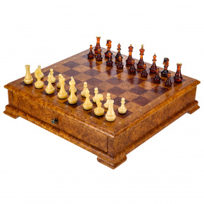 Шахматный ларец из березового капа с янтарными фигурами 42х42 см, фотография 0. Интернет-магазин ЛАВКА ПОДАРКОВ