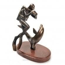 9770 Бронза скульптура "Дайвер с дельфином" на подставке Мрамор Эмаль 20см 