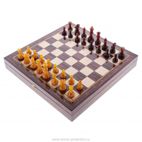 Шахматы деревянные с янтарными фигурами 37х37 см, фотография 0. Интернет-магазин ЛАВКА ПОДАРКОВ