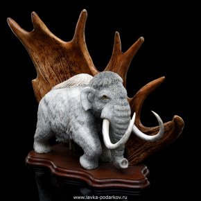 Скульптура из рога лося и кости "Исполин", фотография 0. Интернет-магазин ЛАВКА ПОДАРКОВ