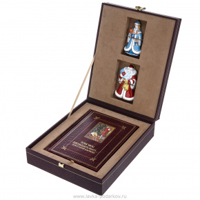 Подарочный набор с книгой и елочными игрушками в кожаном футляре, фотография 0. Интернет-магазин ЛАВКА ПОДАРКОВ