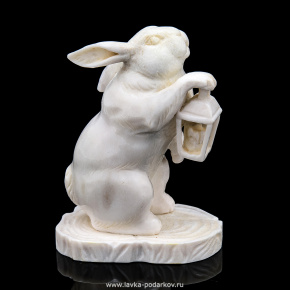 Скульптура из кости "Кролик с фонариком", фотография 0. Интернет-магазин ЛАВКА ПОДАРКОВ