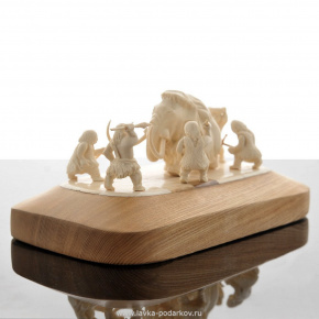 Скульптура "Охота на мамонта" (бивень мамонта), фотография 0. Интернет-магазин ЛАВКА ПОДАРКОВ