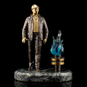Скульптура "Работник Газпрома" , фотография 0. Интернет-магазин ЛАВКА ПОДАРКОВ