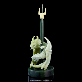 Скульптура из натурального камня "Дракон с трезубцем", фотография 0. Интернет-магазин ЛАВКА ПОДАРКОВ