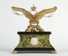 29071 Нат.камень Часы настольные "Двухглавый орел" (змеевик)(3141)