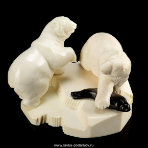 Скульптура "Медведи и нерпа" (рог лося), фотография 0. Интернет-магазин ЛАВКА ПОДАРКОВ