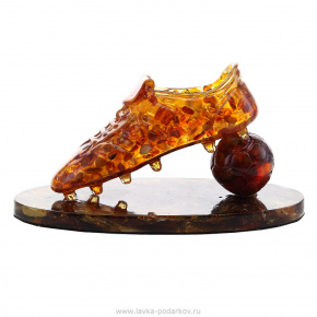 Скульптура из янтаря "Бутса с мячом", фотография 0. Интернет-магазин ЛАВКА ПОДАРКОВ