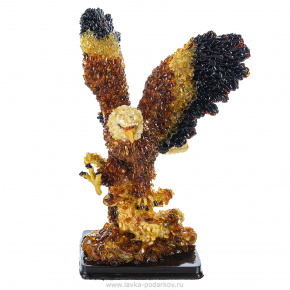 Скульптура из янтаря "Орел на ветке", фотография 0. Интернет-магазин ЛАВКА ПОДАРКОВ