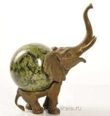 11132 Бронза Статуэтка "Слон №2 с шаром"патинированная  
