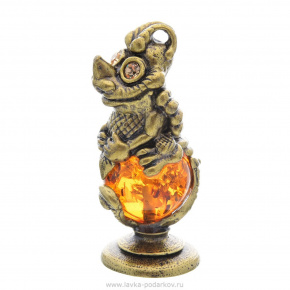 Статуэтка с янтарем "Дракон на подставке" (коньячный), фотография 0. Интернет-магазин ЛАВКА ПОДАРКОВ