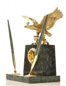 10960 Нат камень Письменный набор "Двуглавый орёл России" с часами Змеевик, бронза, Латунь 26*12см