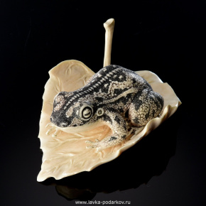 Скульптура из кости(бивень мамонта) "Лягушка на листе", фотография 0. Интернет-магазин ЛАВКА ПОДАРКОВ