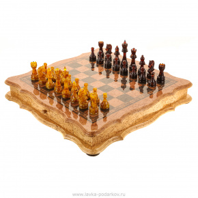 Шахматы из карельской березы с фигурами из янтаря 46х46 см, фотография 0. Интернет-магазин ЛАВКА ПОДАРКОВ