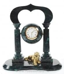 3723 Нат.камень Часы настольные "ЛЕВ" Змеевик