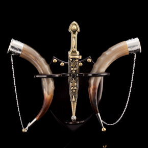 Настенная композиция с кинжалом и двумя рогами, фотография 0. Интернет-магазин ЛАВКА ПОДАРКОВ