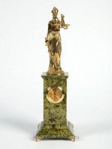 29055/П/3144 Нат.камень ЧАСЫ настольные "Фемида" (змеевик) 