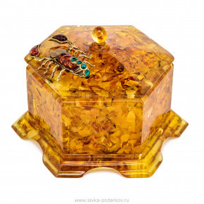 Шкатулка из янтаря шестиугольная "Скорпион", фотография 0. Интернет-магазин ЛАВКА ПОДАРКОВ