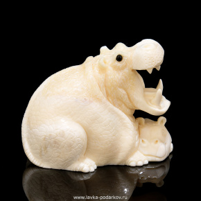 Скульптура из клыка моржа "Мамаша бегемота", фотография 0. Интернет-магазин ЛАВКА ПОДАРКОВ