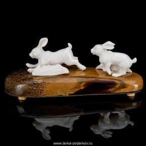 Скульптура из кости "Кролики", фотография 0. Интернет-магазин ЛАВКА ПОДАРКОВ