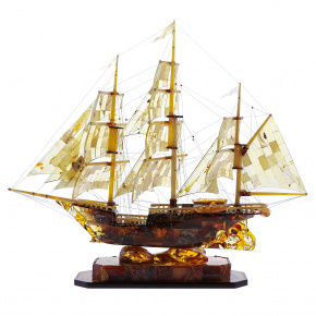 Скульптура из янтаря "Корабль", фотография 0. Интернет-магазин ЛАВКА ПОДАРКОВ