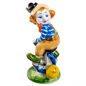 Скульптура "Клоун-циркач". Гжель, фотография 0. Интернет-магазин ЛАВКА ПОДАРКОВ