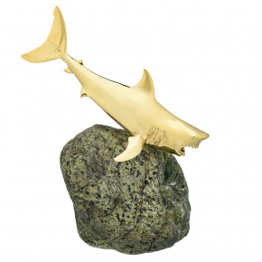 Скульптура на подставке из камня "Акула. Железная хватка", фотография 0. Интернет-магазин ЛАВКА ПОДАРКОВ