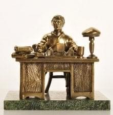 11601 Бронза Скульптура "Бухгалтер" 10*10*9см Змеевик (счетовод)