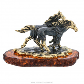 Статуэтка с янтарем "Степные лошади", фотография 0. Интернет-магазин ЛАВКА ПОДАРКОВ