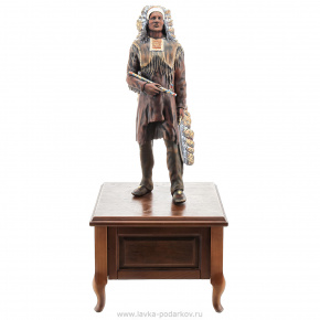 Деревянная резная скульптура "Индеец с трубкой". Высота 81 см, фотография 0. Интернет-магазин ЛАВКА ПОДАРКОВ