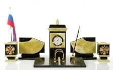 0010213/ФР Нат.камень Настольный НАБОР  "Герб и флаг России" 