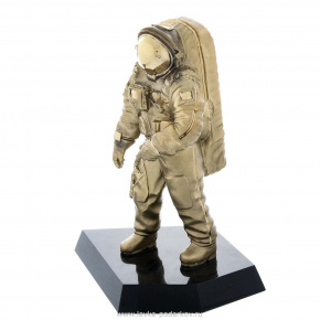 Бронзовая статуэтка "Космонавт" , фотография 0. Интернет-магазин ЛАВКА ПОДАРКОВ
