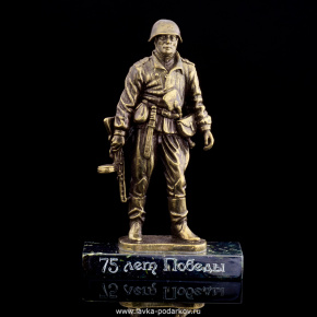 Бронзовая статуэтка "Солдат: 75 лет Победы", фотография 0. Интернет-магазин ЛАВКА ПОДАРКОВ