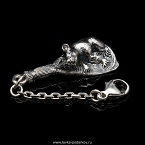 Брелок серебряный "Мышь на венике", фотография 0. Интернет-магазин ЛАВКА ПОДАРКОВ