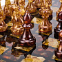 Шахматы с инкрустацией и фигурами из янтаря 28х28 см, фотография 5. Интернет-магазин ЛАВКА ПОДАРКОВ