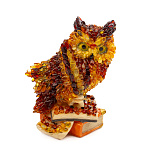 0030564 Сувенир из янтаря "Сова с пером на книгах"  9*13см